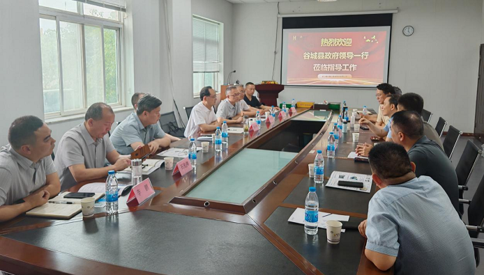 谷城縣委常委、副縣長梁河橋一行領導蒞臨現(xiàn)代精工考察 共謀磷石膏綠色應用新篇章